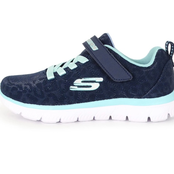 Sketchers size 10-11 Big Kids shoes - Picture 1 of 4